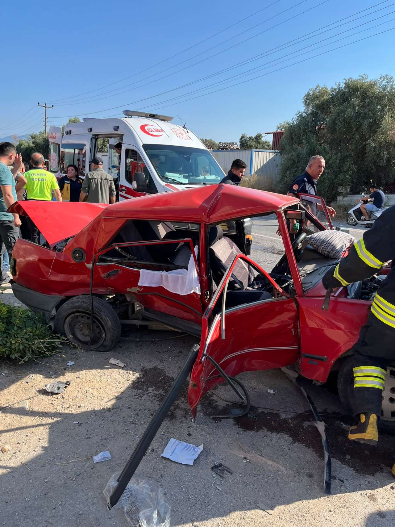 Milas'ta Trafik Kazası Can Aldı, Hurdaya Dönen Araçtan Ağır Yaralı Çıkarılan 63 Yaşındaki Vatandaş Hayatını Kaybetti 2